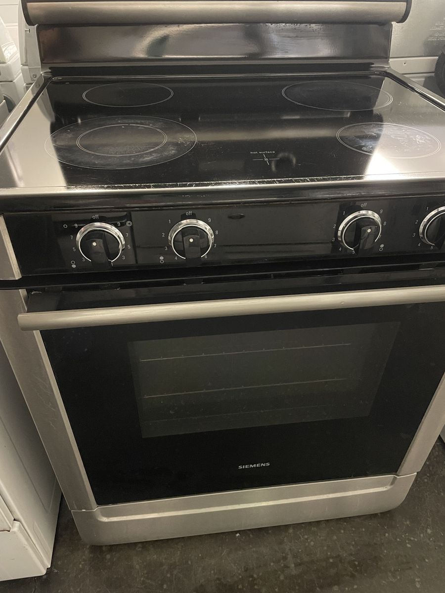 Siemens Electric Range With Convection Oven, Clean, With 30 Day Warranty!
