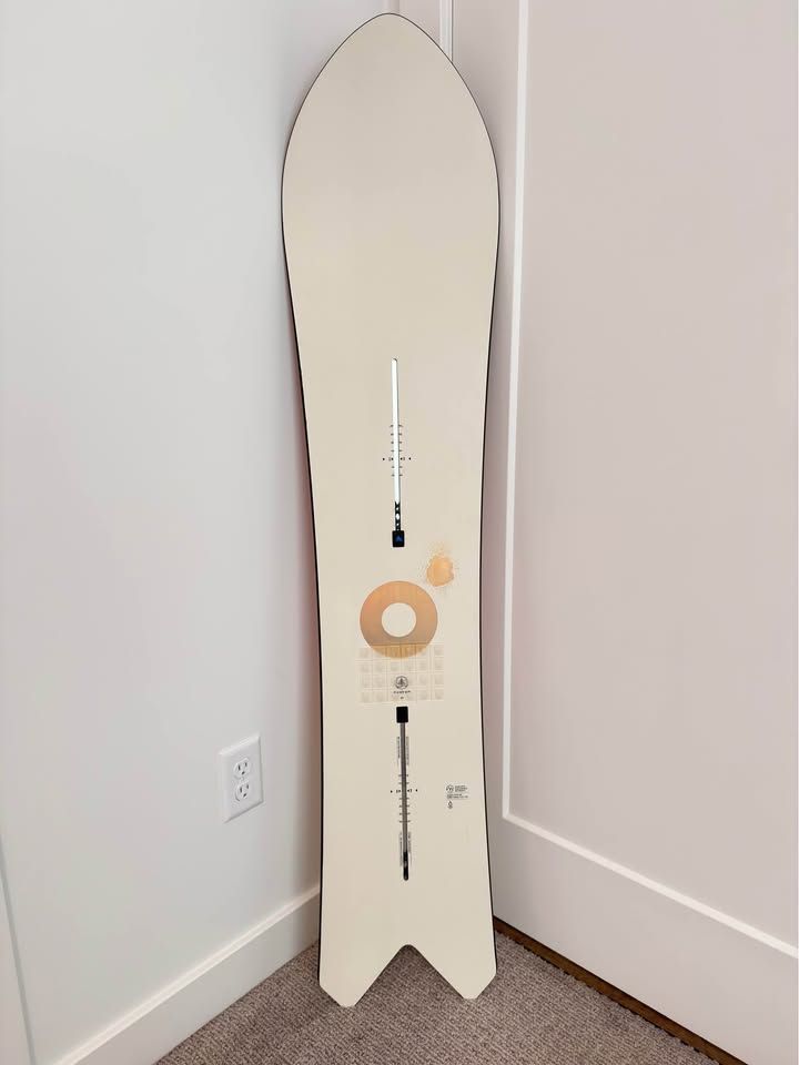Burton Family Tree Short Stop 150cm Like New, Ridden Twice