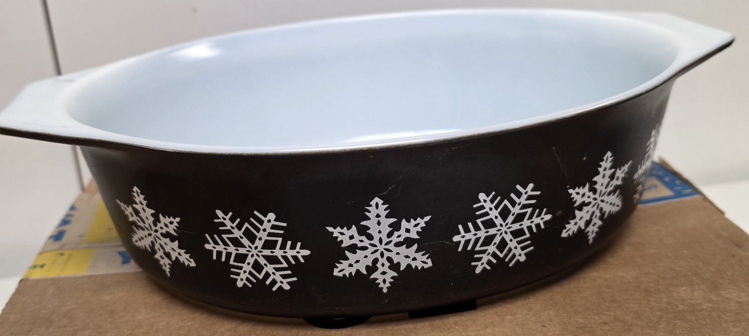 Vintage Pyrex Snowflake Oval Casserole Dish Black White Glass Bakeware