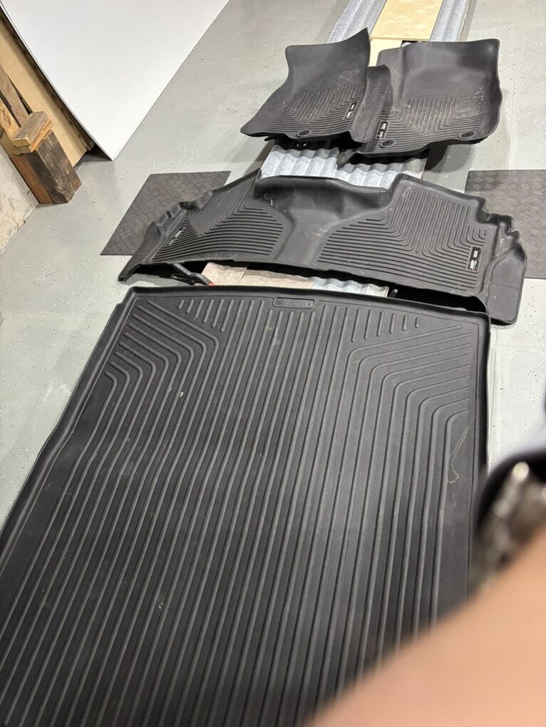 HUsky Floor Liners / X-act Contour