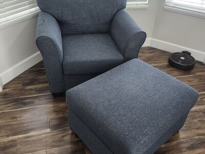 chair and Ottoman FREEEEEE!