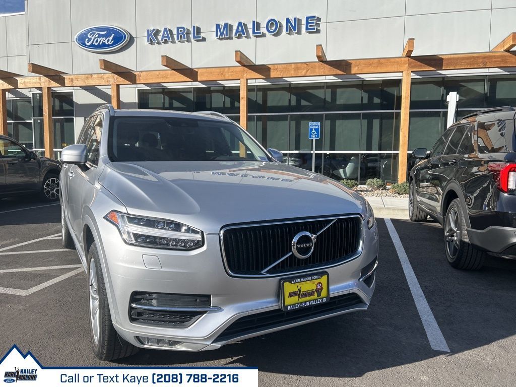 2016 Volvo XC90 T6 Momentum