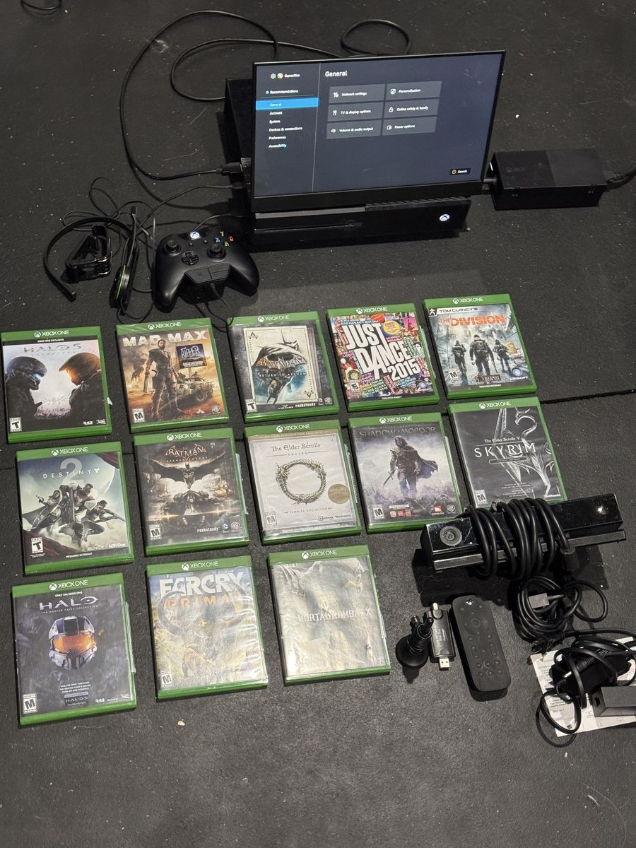 Microsoft Xbox One 500GB Console with Kinect, 12 Games, Controller & Accessories - Tested, Ready to Play