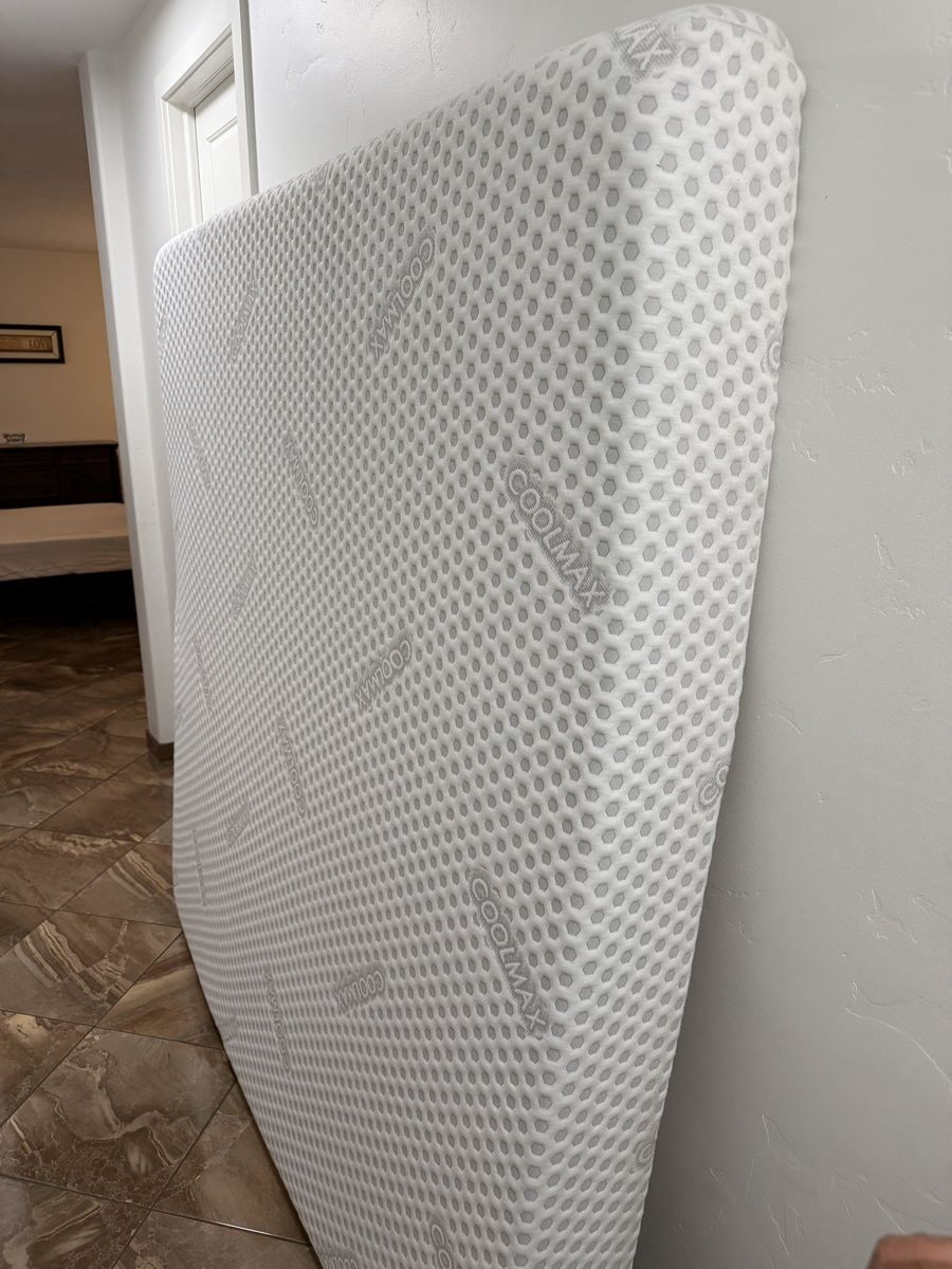 Coolmax White Foam Mattress like new clean $80 king size