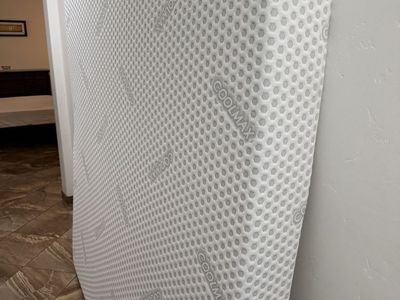 Coolmax White Foam Mattress like new clean $80 king size