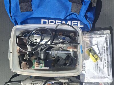 2 Dremel tools & accessories