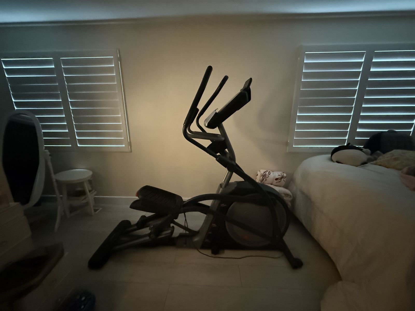 Main image 6