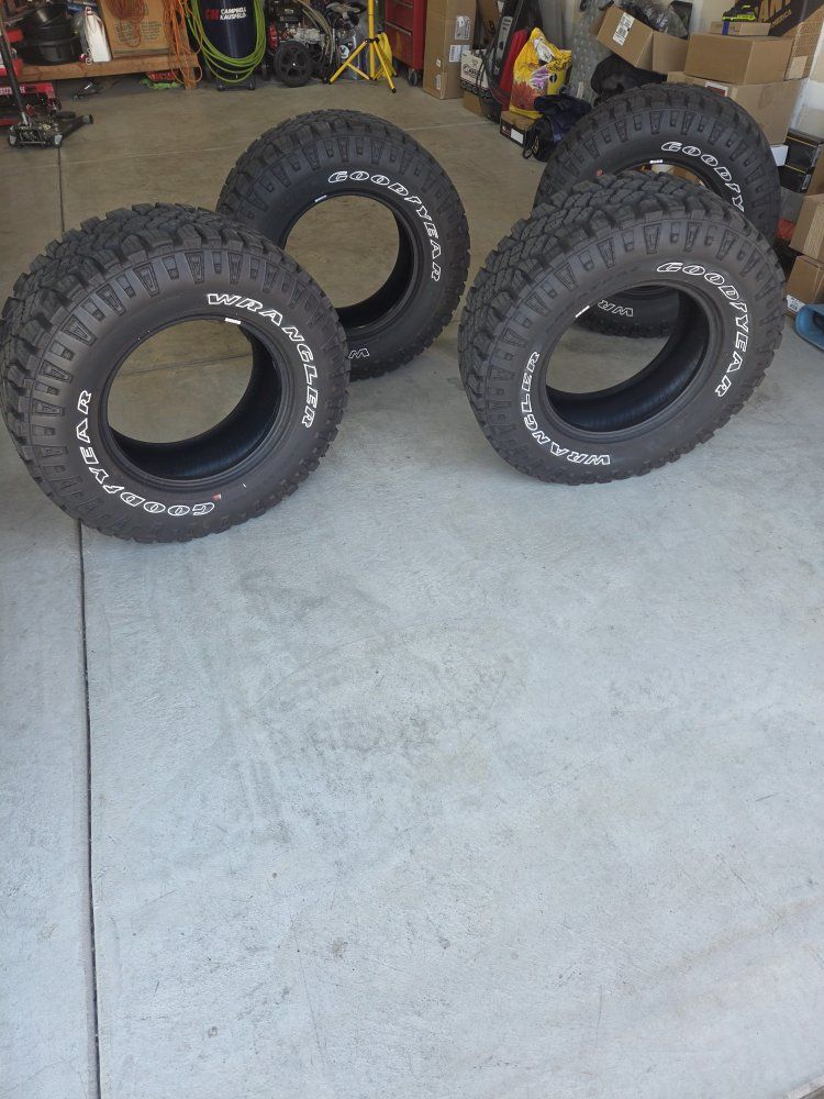 Goodyear Wrangler DuraTrac Tires - Set of 4 - All-Terrain Truck/SUV Tires  285 70 17 brand new truck take offs $875.00