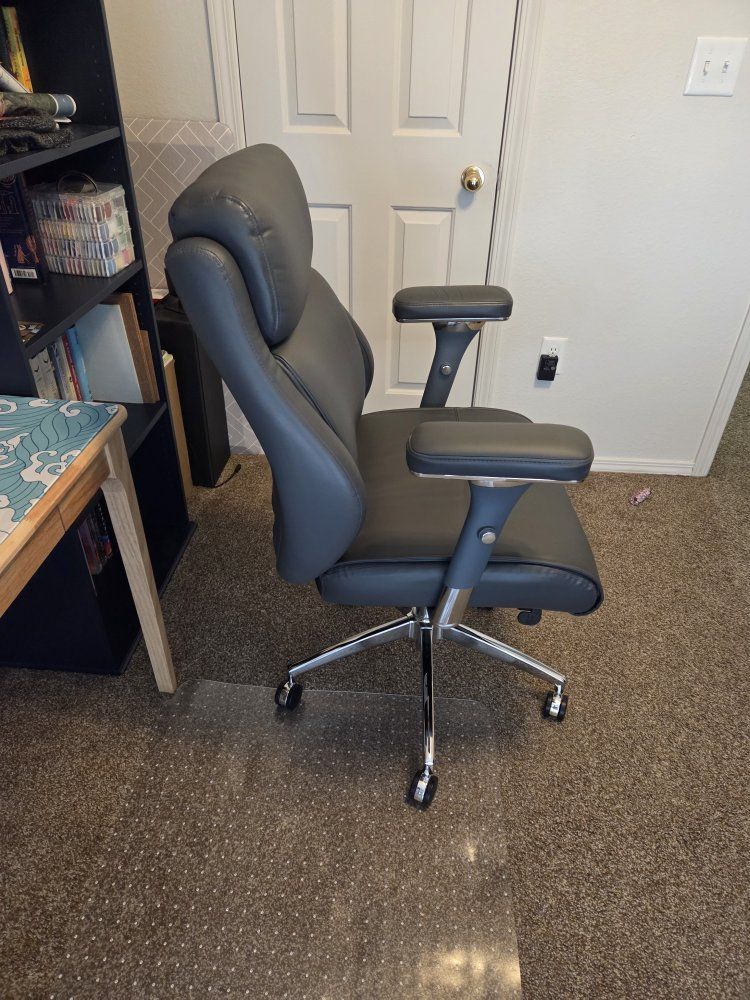 Main image 4