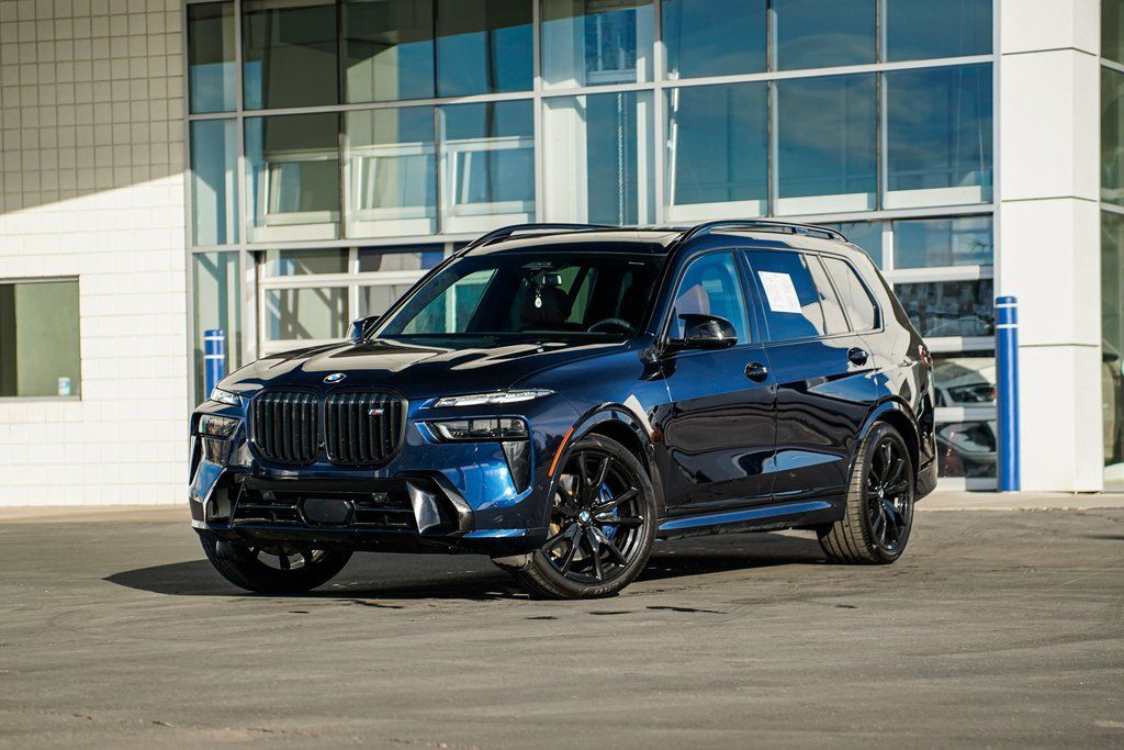 2025 BMW X7 M60i
