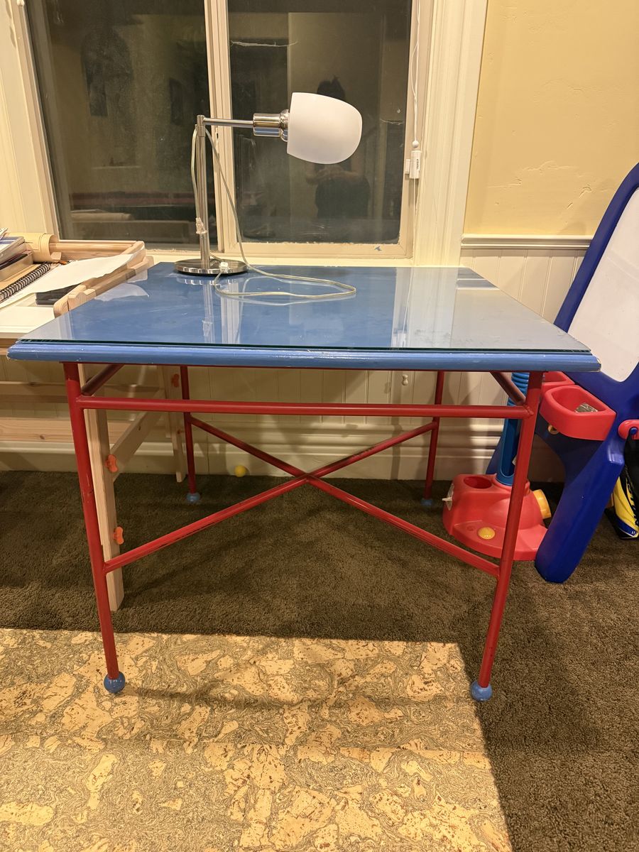Free square table with glass top FREE