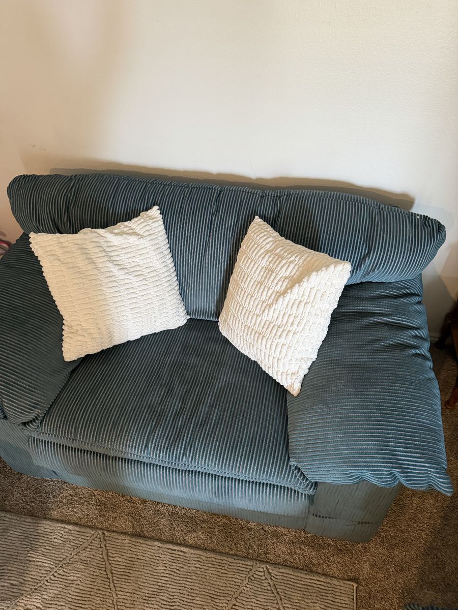Couch color blue with green