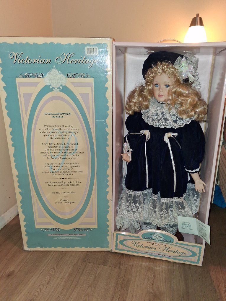 Victorian Heritage Collector Doll "Tiffany" Limited Edition - Handcrafted Porcelain with Display Stand