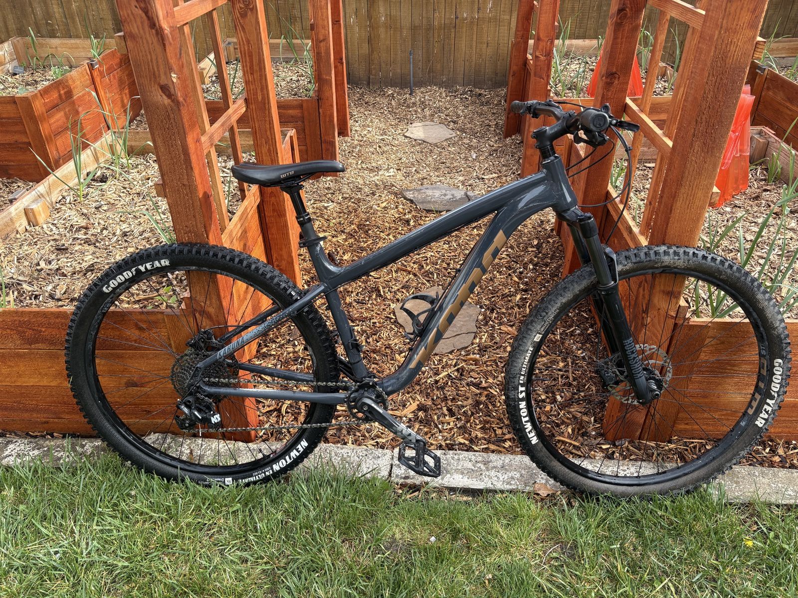 Kona Kahuna 29er Mountain Bike