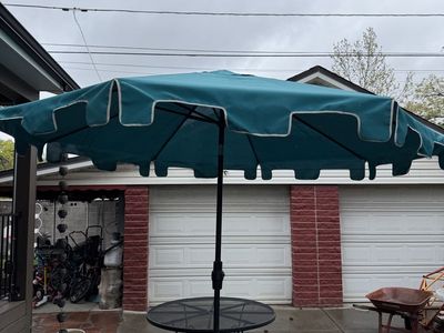 Patio Umbrella That Tilts W/ Base