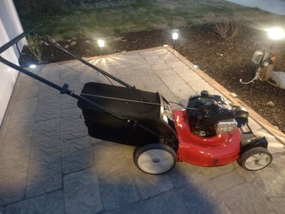 Lawn mower "Yard Machine" PUSHING