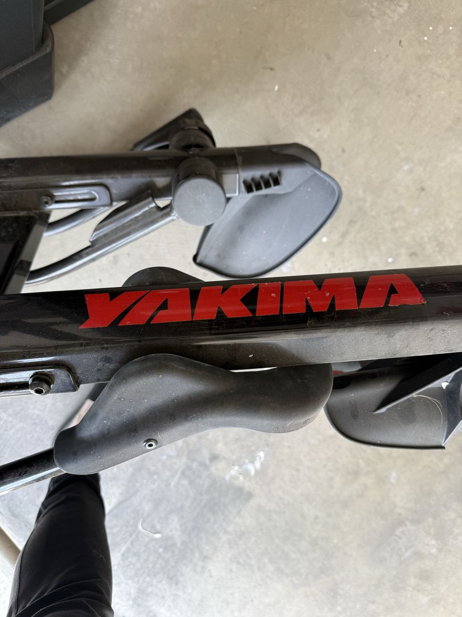 Yakima HoldUp Tray‑Style Bike Rack – $300