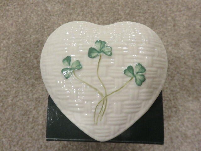 BNIB BELLEEK HEART-SHAPED KYLEMORE JEWELRY/TRINKET BOX - BOUGHT IN 2006