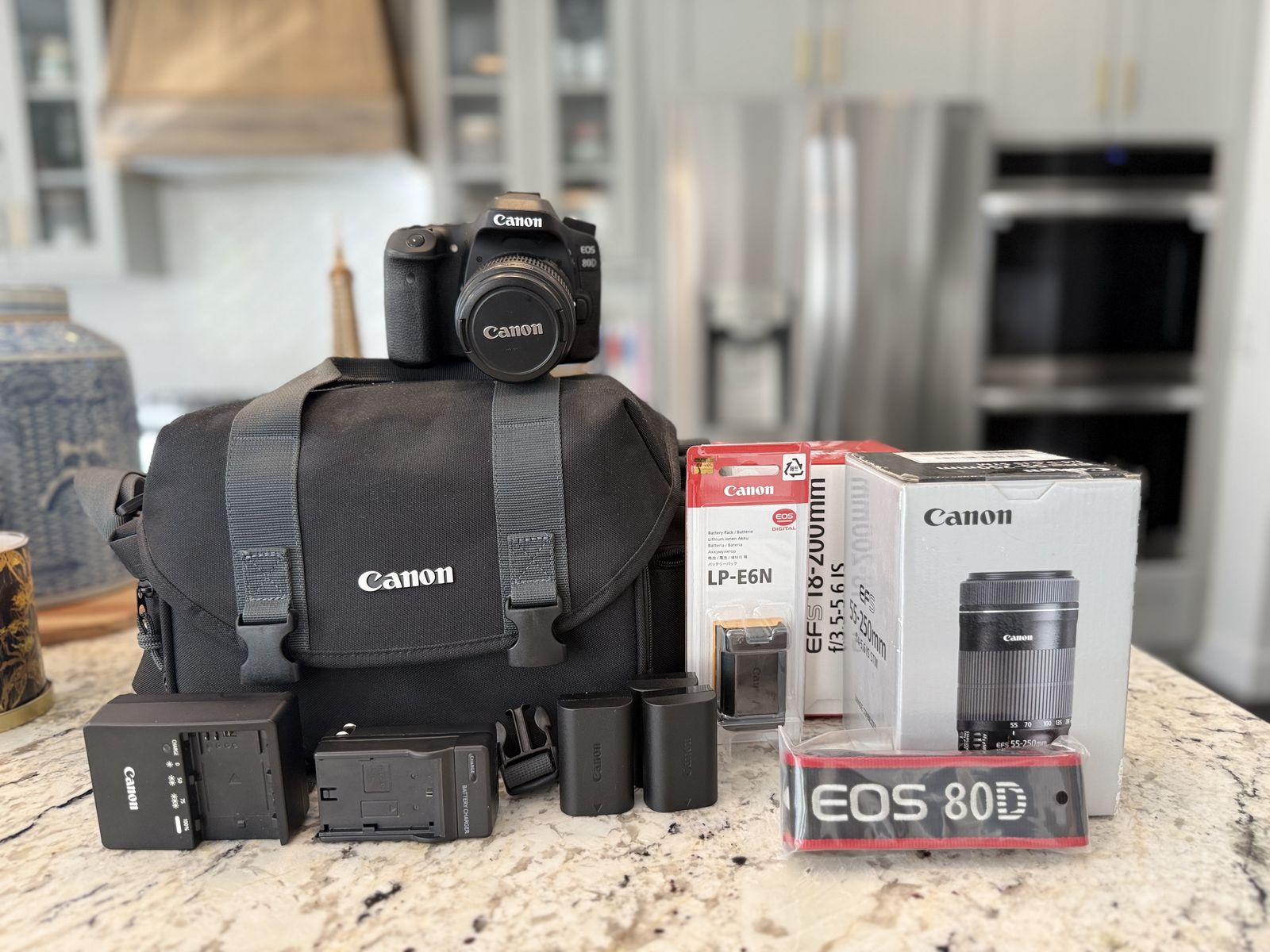 Pristine Canon EOS 80D including 3 lenses (18-35mm f3.5-5.6, 55-250mm f4-5.6 (brand new), 18-200mm f3.5-5.6 (brand new))