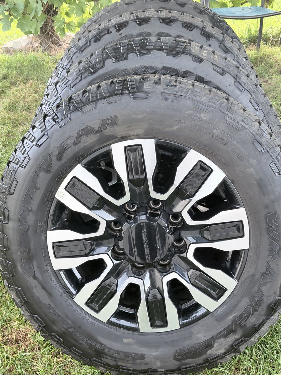 New 2025 GMC sierra 3500 HD wheels and tires