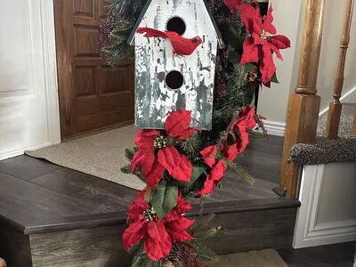 Poinsettia Birdhouse
