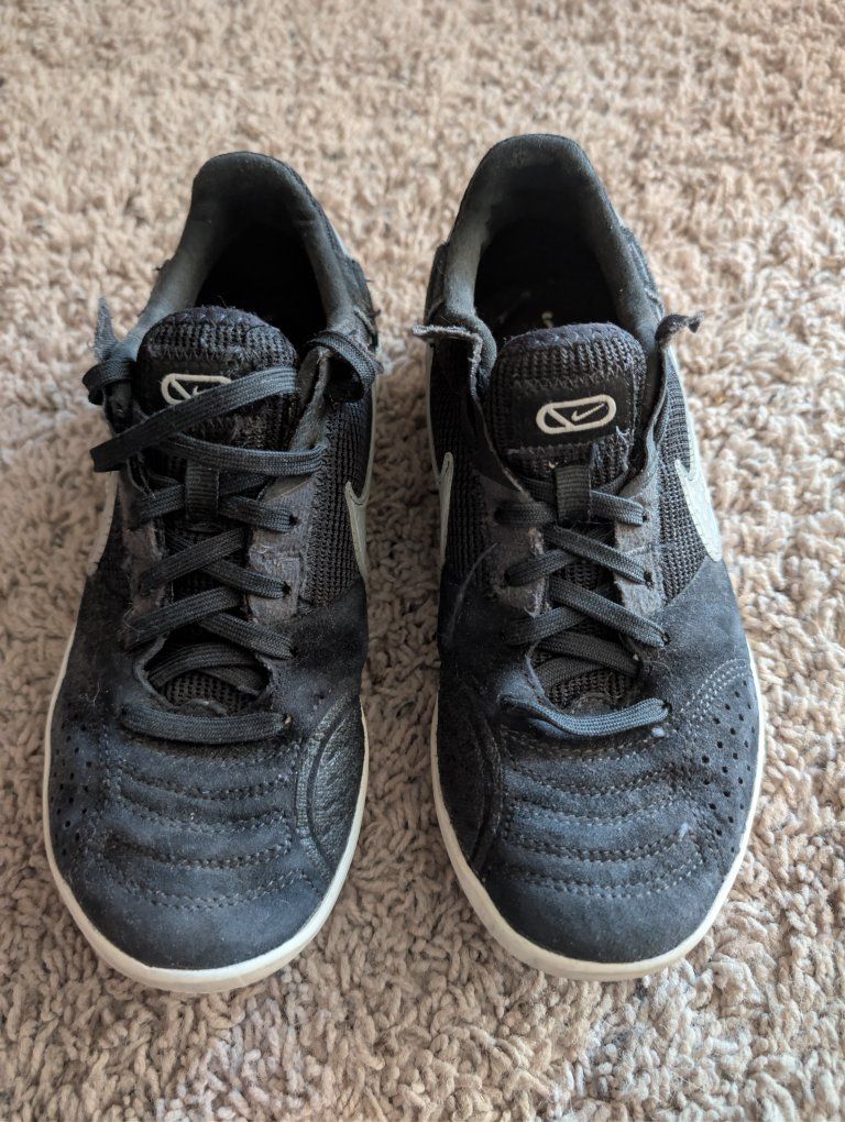 Nike Streetgato Youth Shoes Size 3.5Y Black Silver