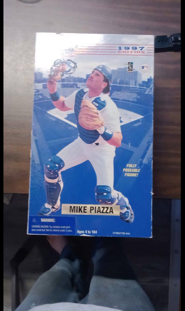 tons of baseball cards and more