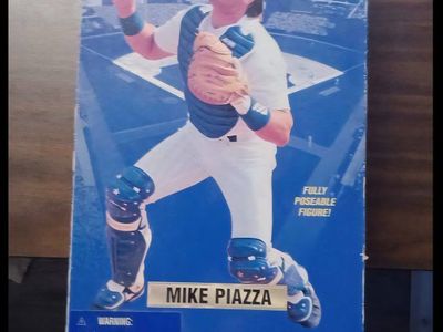 tons of baseball cards and more
