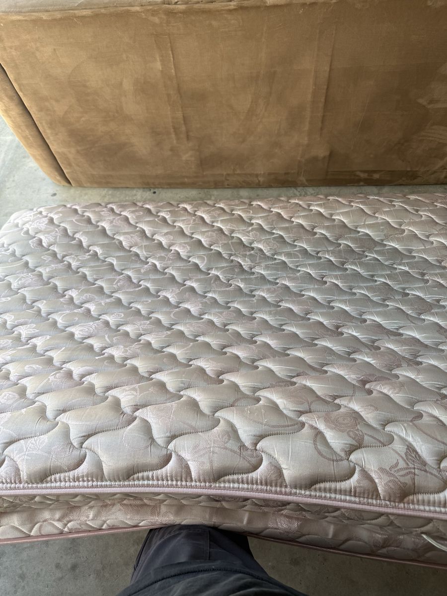 Full size mattress