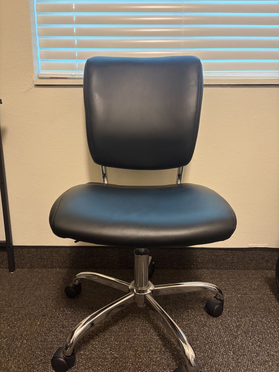 Black office chair
