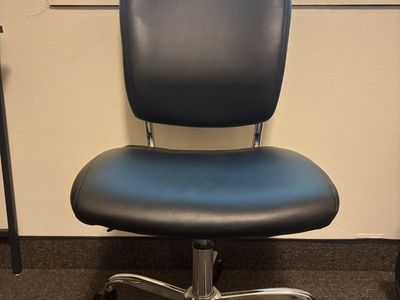 Black office chair