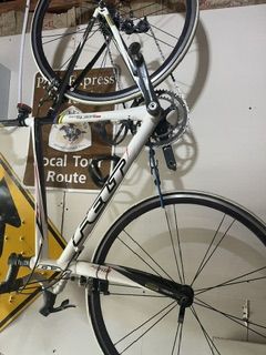 Felt Road Bike – Upgraded Components – Excellent Condition