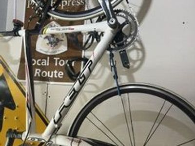 Felt Road Bike – Upgraded Components – Excellent Condition