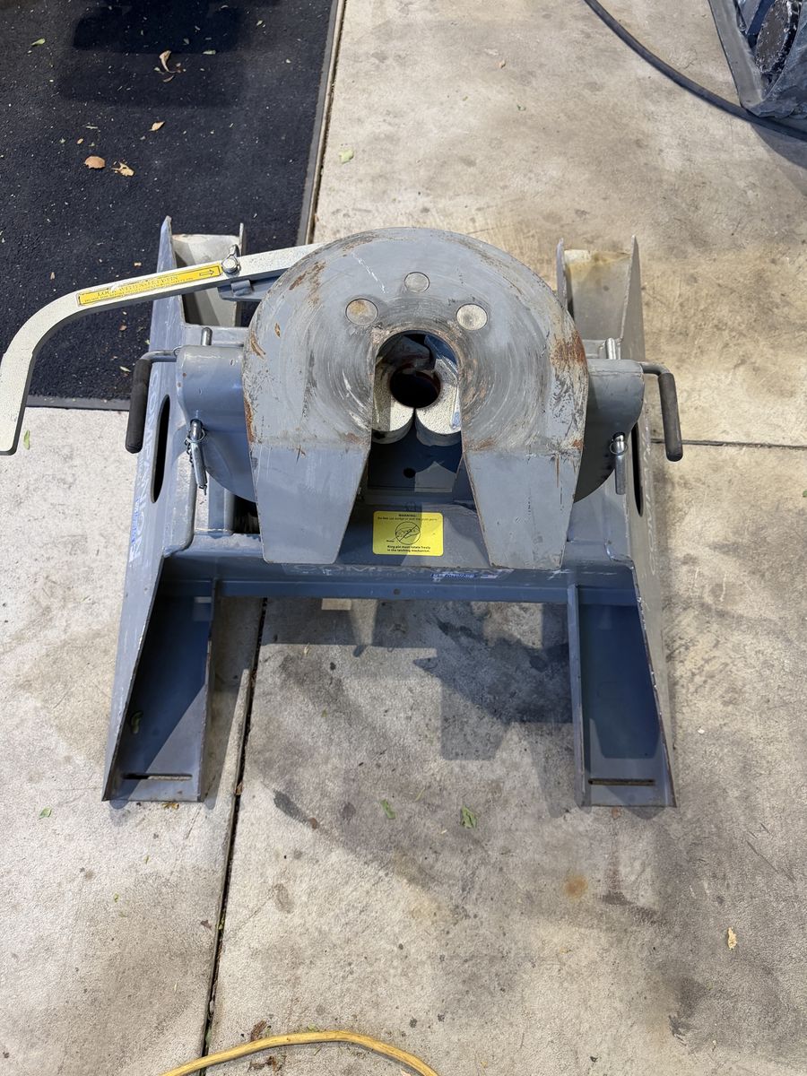 Companion 5th Wheel Hitch - Heavy-Duty Fifth Wheel Trailer Hitch