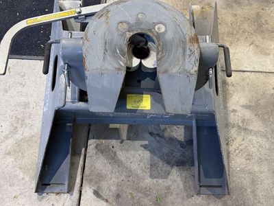 Companion 5th Wheel Hitch - Heavy-Duty Fifth Wheel Trailer Hitch