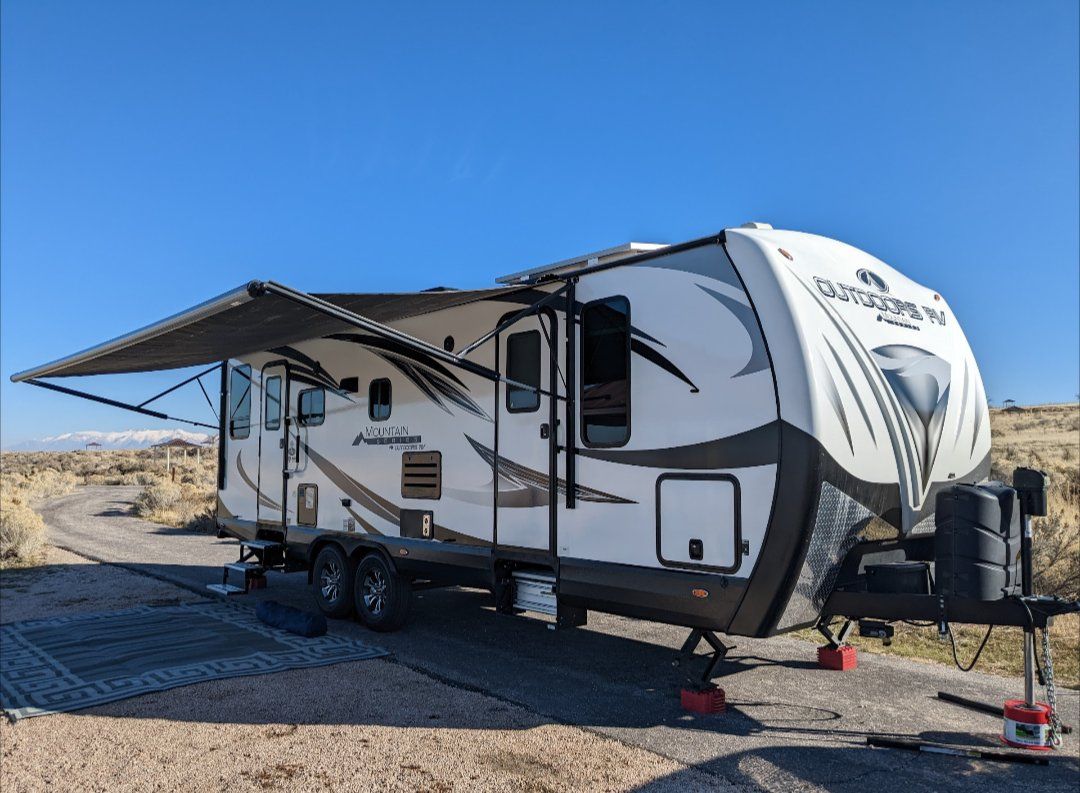 2018 Outdoors RV 25RDS w/Solar & Lithium