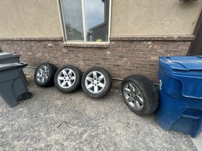 Set of 4 GMC Wheels and Tires 275/55R20 Used