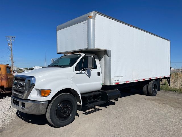 2005 Ford F-750 24' Box Truck With a Liftgate!!