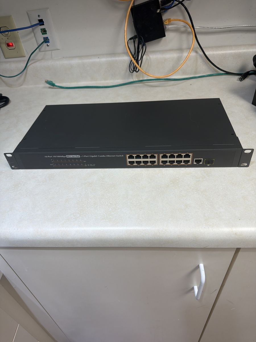 Lorex 16-Port POE + NVR 802.3at PoE + 1-Port Gigabit Combo Ethernet Switch