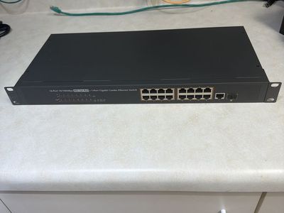 Lorex 16-Port POE + NVR 802.3at PoE + 1-Port Gigabit Combo Ethernet Switch