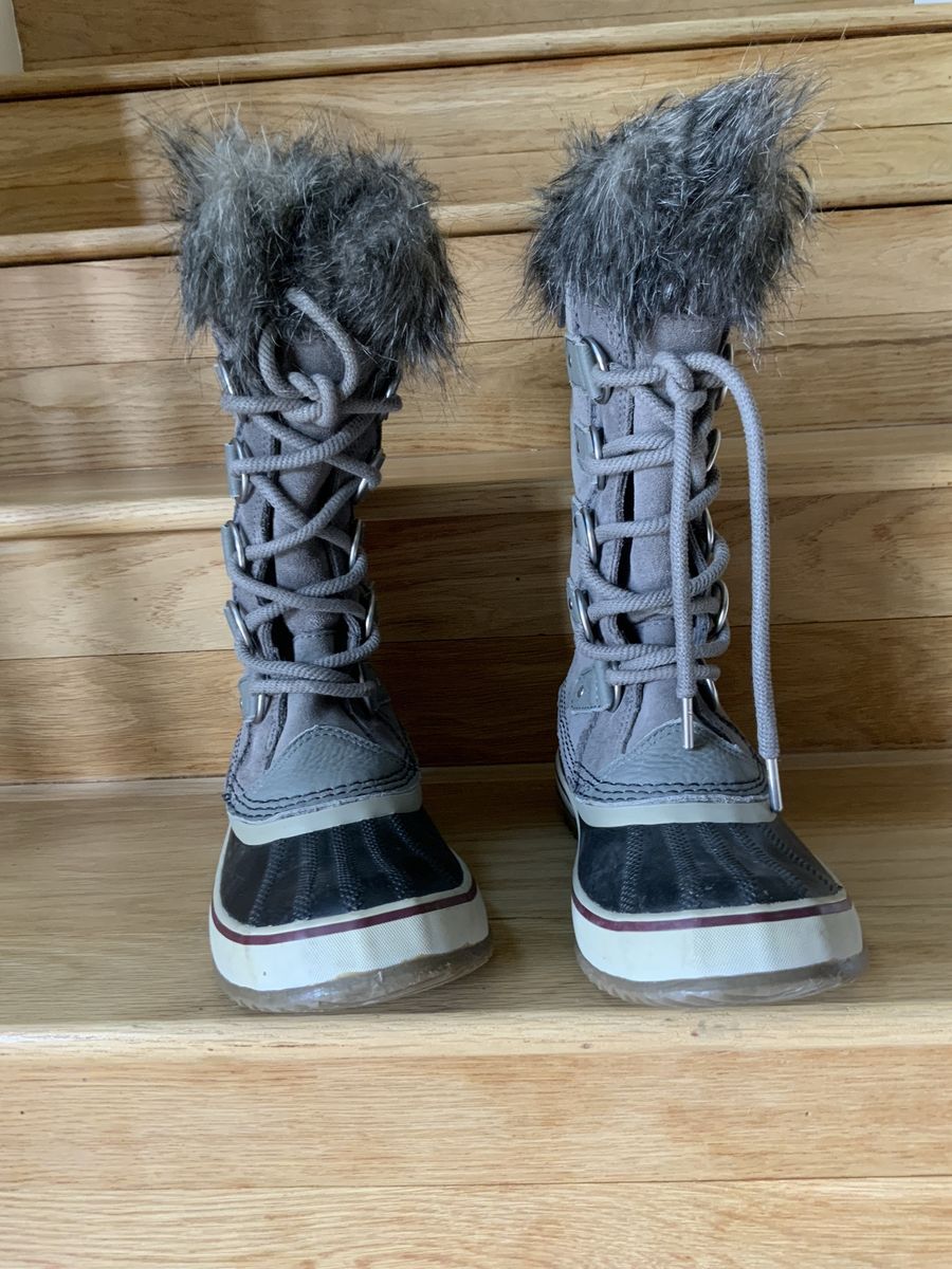 SOREL Women's Joan of Arctic Waterproof Winter Boots Grey Faux Fur Trim - women’s size 6 