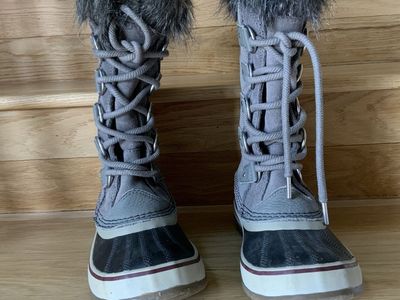 SOREL Women's Joan of Arctic Waterproof Winter Boots Grey Faux Fur Trim - women’s size 6