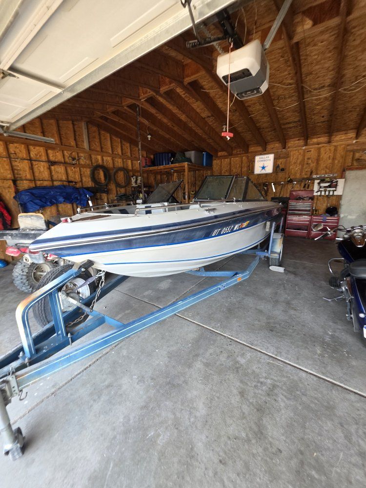 Chaparral 187 fish and ski boat 