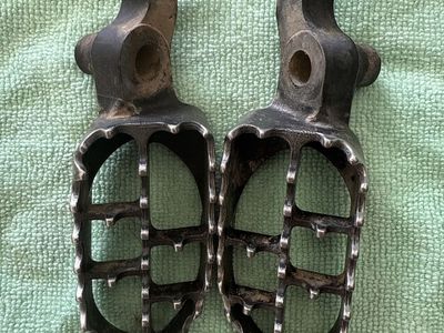 Dirt Bike Foot Pegs