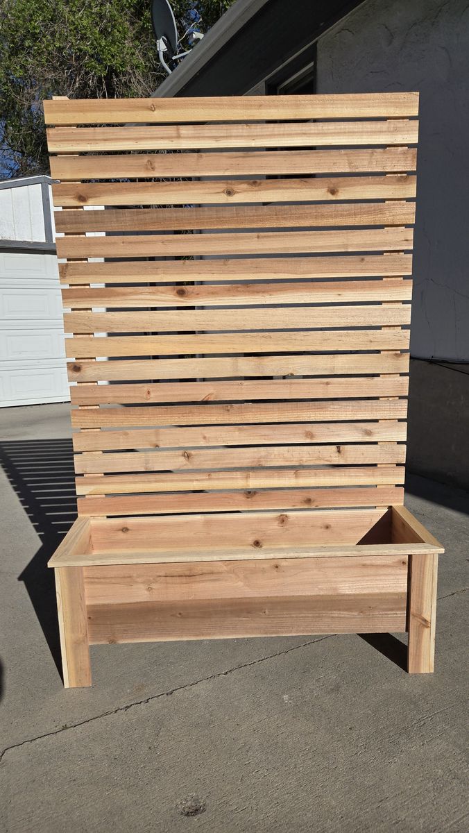 Garden Box with Privacy Screen