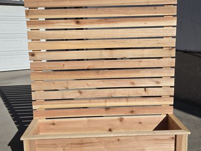 Garden Box with Privacy Screen