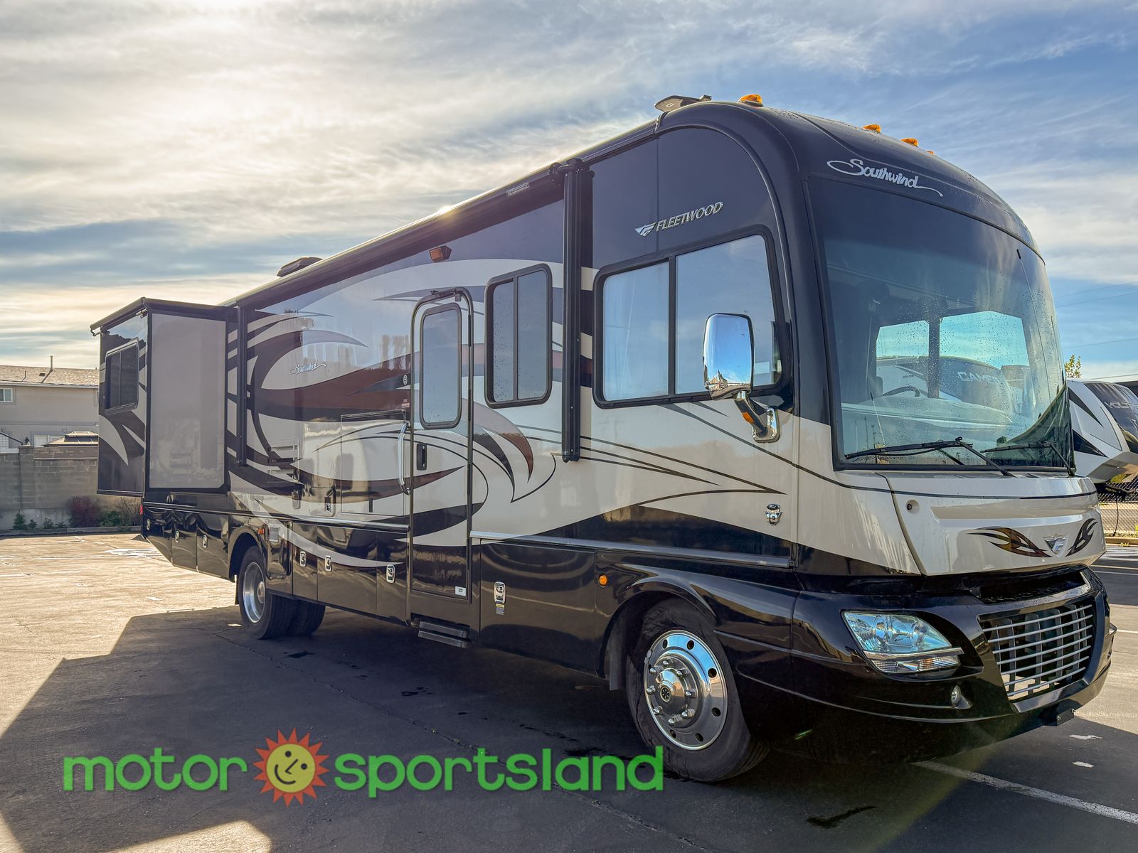 2013 Fleetwood Southwind 36L Rear Living Room Kitchen Island
