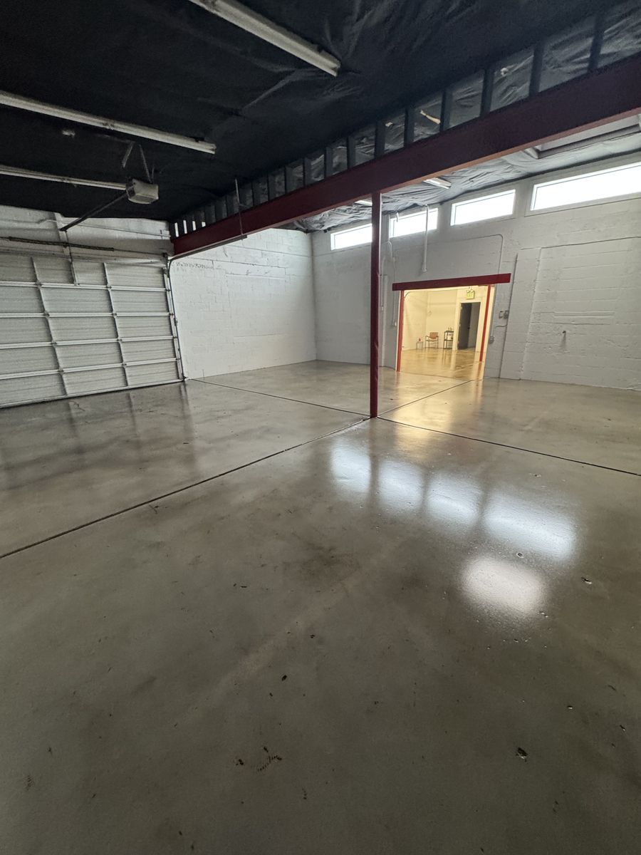 Main image 6
