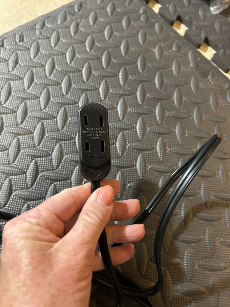 Black Low Profile Three Outlet Extention Cord 5'