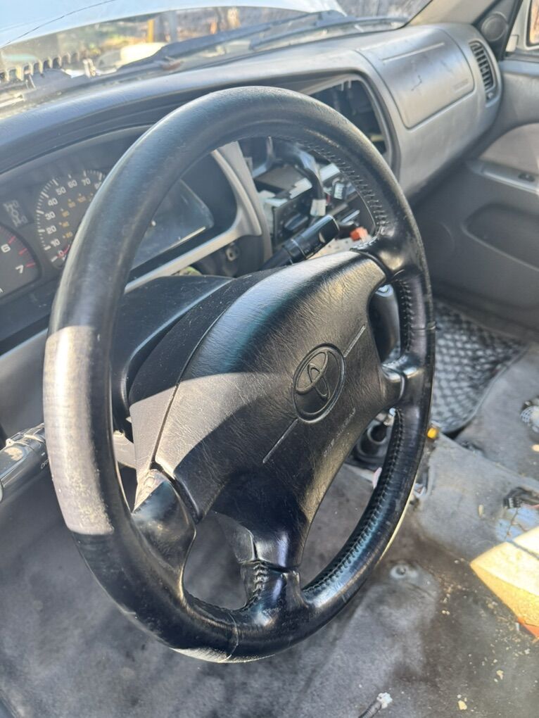 3rd Gen Toyota 4Runner Steering wheel & airbag